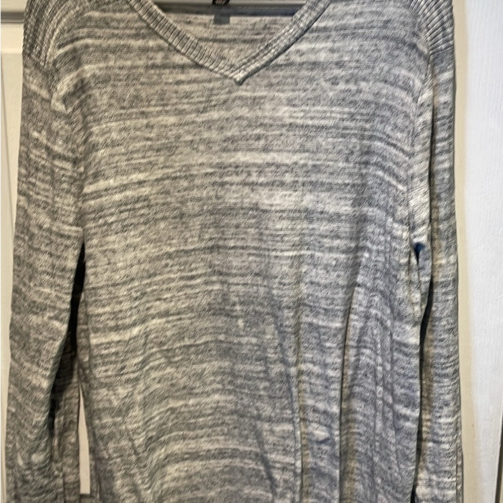 Rock & Republic Marled Gray V-Neck Sweater